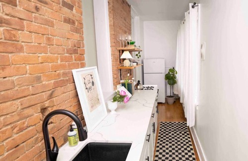 Troy Apartment | Luxury downtown apt.walk to Troy by Franklin plaza