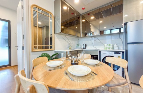 Pathumwan Apartment | Luxury Downtown Bangkok 2BR 2BA · Sky Pool Gym · 5MIN Walk to Siam Paragon