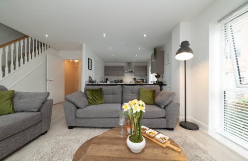 Hull Apartment | Luxury Duplex 2-Bed Apartment Fruit Market Marina