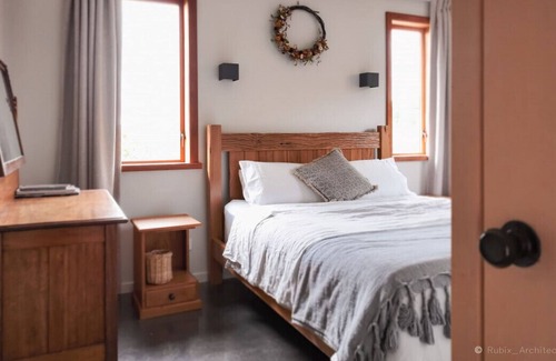 Raglan House | Luxury Eco-friendly Off Grid Getaway Raglan