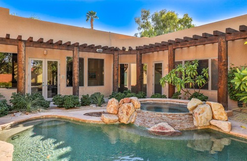Rancho Mirage Villa | Luxury Enclave in coveted Muirfield Estates at Mission Hills Country Club. EV Charger