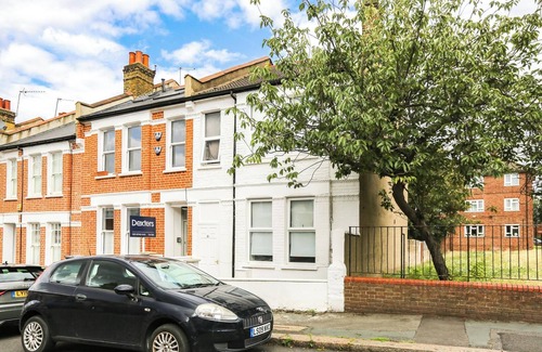 Brixton Hill Apartment | Luxury Ensuite Double Room close to Central London