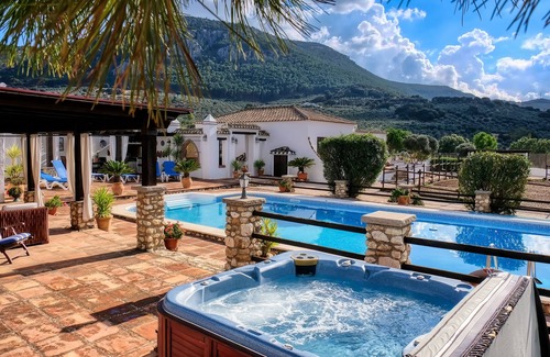 Villanueva del Trabuco Villa | Luxury villa, 2 pools, jacuzzi, wifi, equestrian