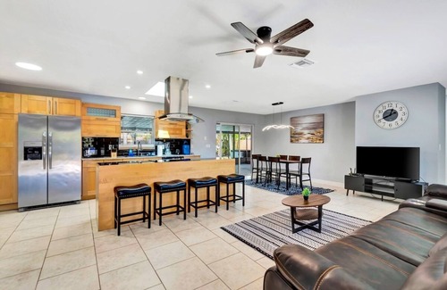Sarasota Springs House | Luxury Escape. Dream Vacation. Heated Pool & Spa