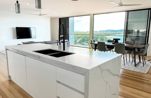 Castle Hill Villa | Luxury Escapes Townsville Villa A