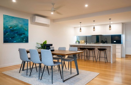 Castle Hill Villa | Luxury Escapes Townsville Villa A