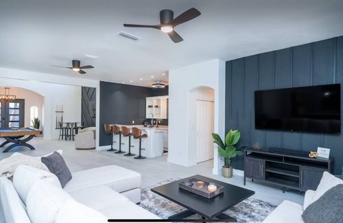 Residential Estates House | Luxury Estate W/Pool&Spa, Billiards, 4400 SqFt of Entertainment and Comfort