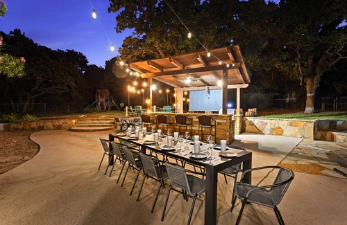 Azle House | Luxury Family Oasis: Huge pool, Spa, Firepit, Playground, Outdoor Kitchen, Games