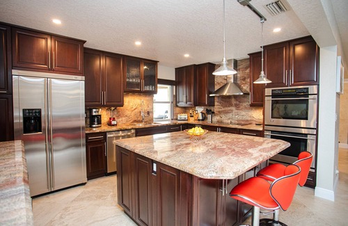 Dania Beach House | Luxury Family Villa with Salt Water Heated Pool & Hot Tub by the Beach!