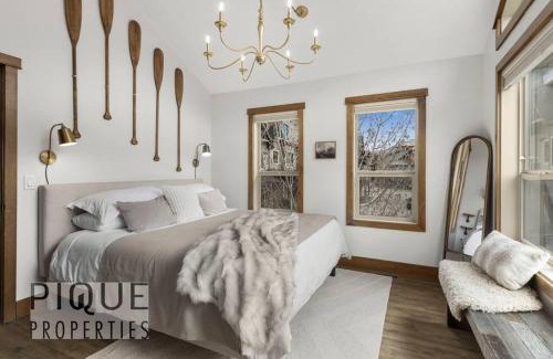 Canmore Apartment | Luxury Fire Mountain Lodge, Outdoor Hot Tub, Parking, Fast WiFi!