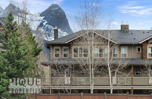Canmore Apartment | Luxury Fire Mountain Lodge, Outdoor Hot Tub, Parking, Fast WiFi!