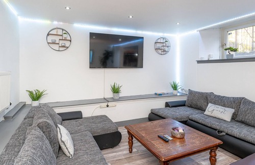 West End Apartment | Luxury Five Bedroom Deluxe Duplex - City Centre