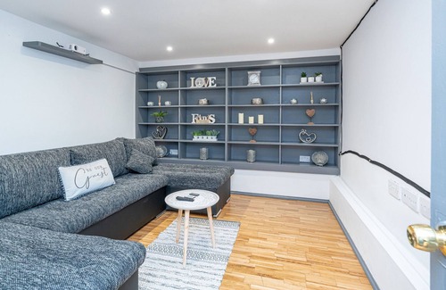 West End Apartment | Luxury Five Bedroom Deluxe Duplex - City Centre