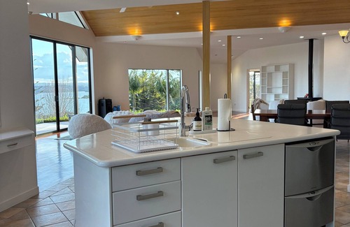Kerikeri House | Luxury Five Bedroom Private Beach Estate with Starlink