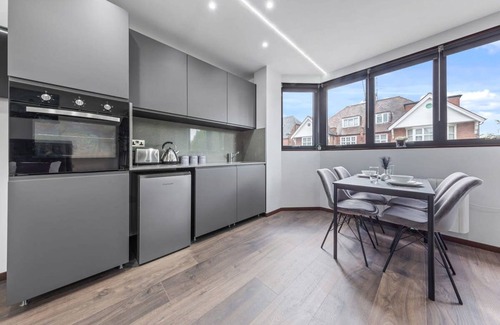 Golders Green Apartment | Luxury Flat Near Leicester Square Central London