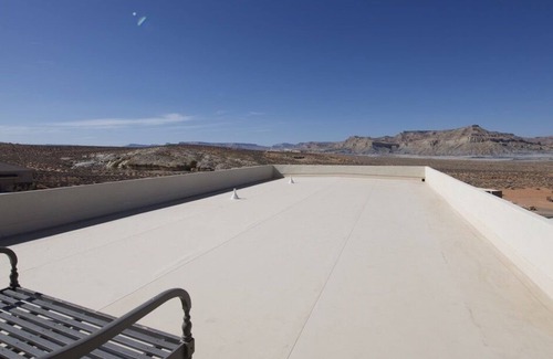 Big Water House | Luxury four bedroom home with 5 bathrooms 8 miles from Lake Powell