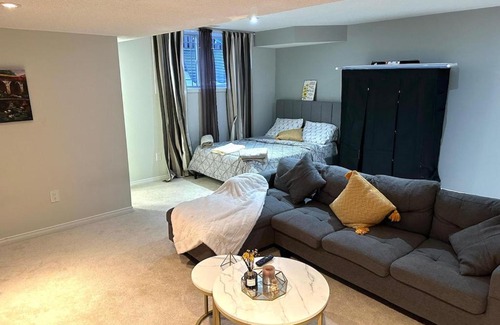 Chapel Hill South Apartment | Luxury & Free Parking Bachelor