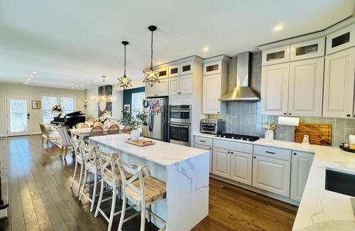 Mount Rainier Bed & Breakfast | Luxury French Coastal w/Grand Piano