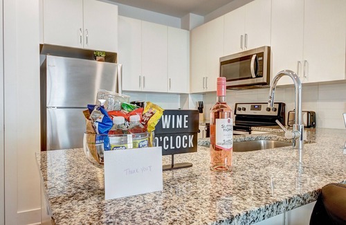 Chosewood Park Apartment | Luxury Getaway w/Pool,Gym, Balcony, Netflix