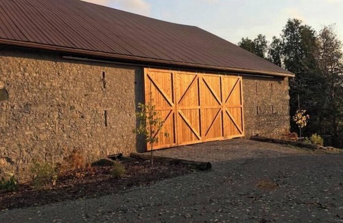 Elora Cabin | Luxury Glamping on Elora Flower Farm - Honeybee