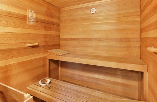 Lake Charles House | Luxury Golf Course Home on Cul de Sac near Casinos