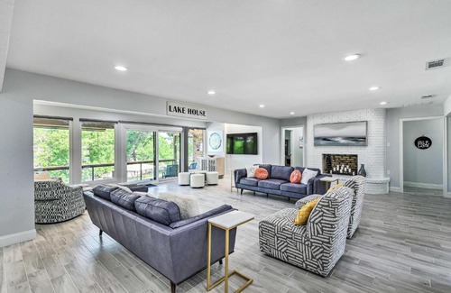 Granbury House | Luxury Granbury Home with Private Boat Dock!