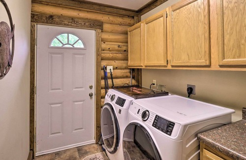 Higden Cabin | Luxury Greers Ferry Cabin w/ Large Deck & Fire Pit