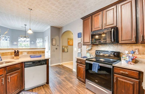 Hampton Apartment | Luxury Hamptons 5BR Oasis with Pool Retreat