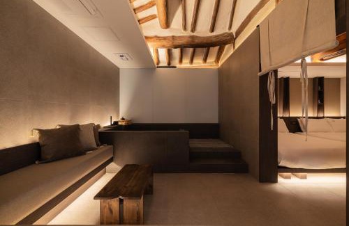 Sajik-dong Apartment | Luxury Hanok Retreat Dohyun