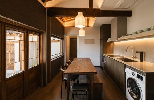 Sajik-dong Apartment | Luxury Hanok Retreat Dohyun