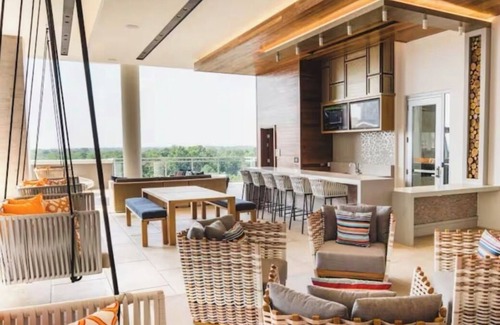 Garden Hills Apartment | Luxury High-Rise Apt In The Heart of Buckhead Paired w/A Beautiful Skyline