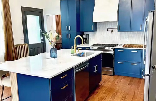 Burlington Apartment | Luxury Historic 2BD - Modern Comfort Near Downtown, Steps Away from New Bakery