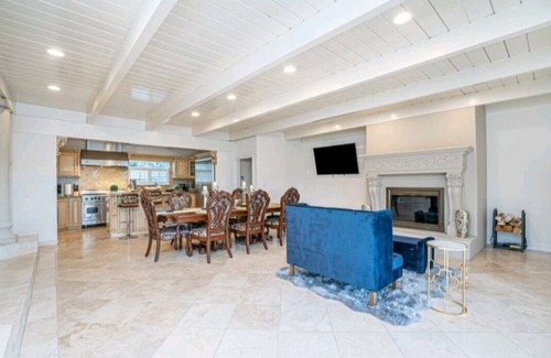 Lincoln Acres House | Luxury Home, centrally located to all of San Diego's attractions.