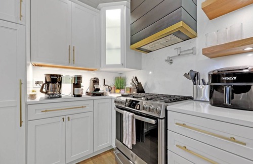 Friendly House | Luxury home for Fall and Winter: Game room, sauna, covered patio and huge yard.