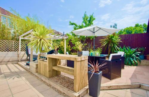 Boscombe House | Luxury Home - Hot Tub - Pool Table - Gym - Sauna - Cinema Room - Free Parking - Close to Beach
