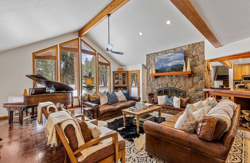Flagstaff House | Luxury Home on 5 Acres Less Than 10 Minutes to Downtown Flagstaff!