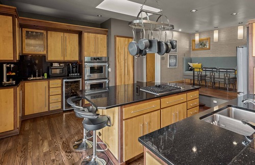 Fayetteville House | Luxury home overlooking Razorback Stadium, Old Main and Alumni House.