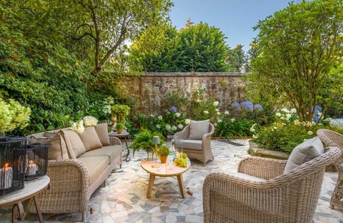 Lucca Historical Center Apartment | Luxury Home, Private Garden and Jacuzzi inside Lucca