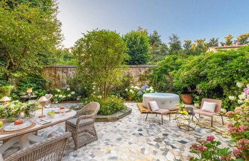 Lucca Historical Center Apartment | Luxury Home, Private Garden and Jacuzzi inside Lucca