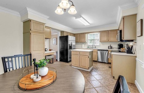 Kernersville House | Luxury Home! Sleep Up To 12! Close to everything!