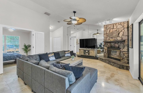 Fruitville House | Luxury Home W/Pool - Family Friendly - Sleeps 10