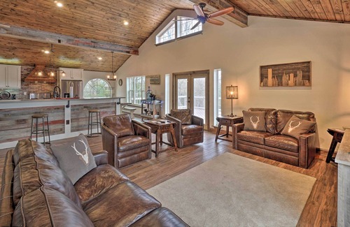 Oklahoma County House | Luxury Home w/Pool + Forest Vistas - 29 Mi to OKC!