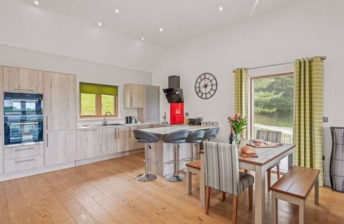 Talland House | Luxury home with shared swimming pool, gym, sauna & free WiFi !