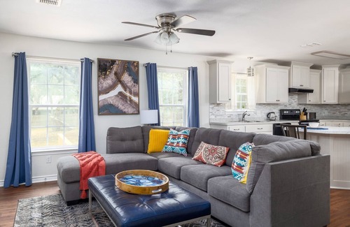 Cibolo House | Luxury Hot Tub Near San Antonio- 6 Bds- private!