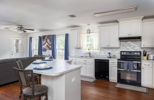 Cibolo House | Luxury Hot Tub Near San Antonio- 6 Bds- private!