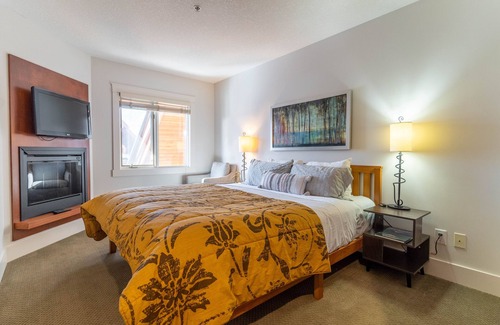 Canmore Hotel | Luxury Hotel Room Free Parking, Pool &Hot Tub