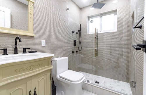 Boulevard Heights House | Luxury House 5min to the HardRock Casino!! W/ Sauna & Jacuzzi