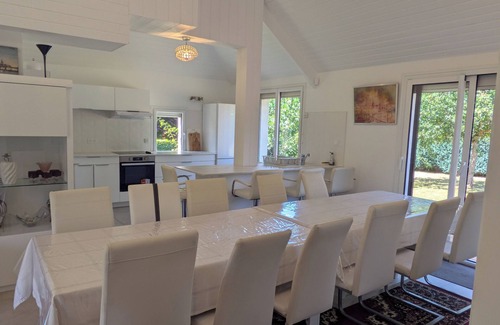 Saint-Ave House | Luxury house ground floor, modern decoration, garden, parkings, wifi, near beach