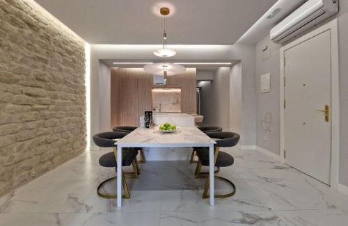 Alicante Apartment | LUXURY IN "PLAZA LUCEROS" in the heart of the city & beach