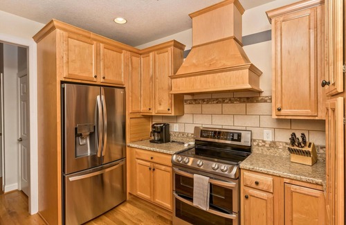 Lake Lure House | Luxury in Rumbling Bald Resort ~ WiFi ~ Community Beach, Pool, Golf and more